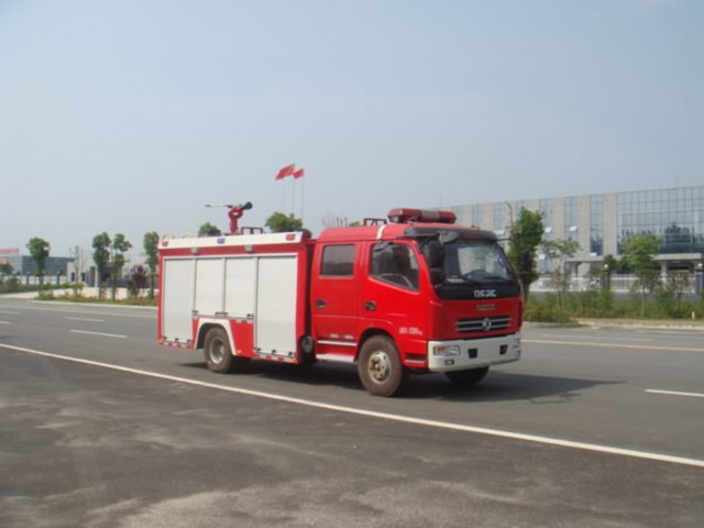 东风2.6吨水罐消防车